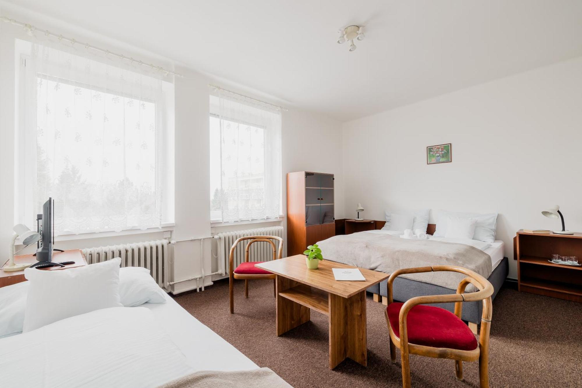 Hotel Dobruška Kültér fotó
