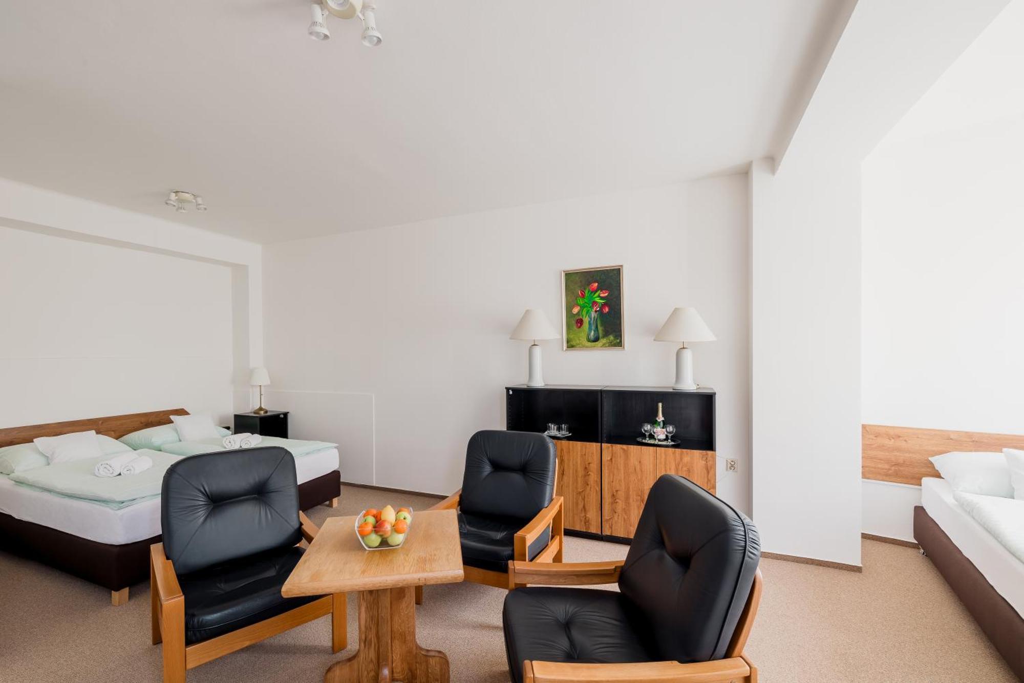 Hotel Dobruška Kültér fotó