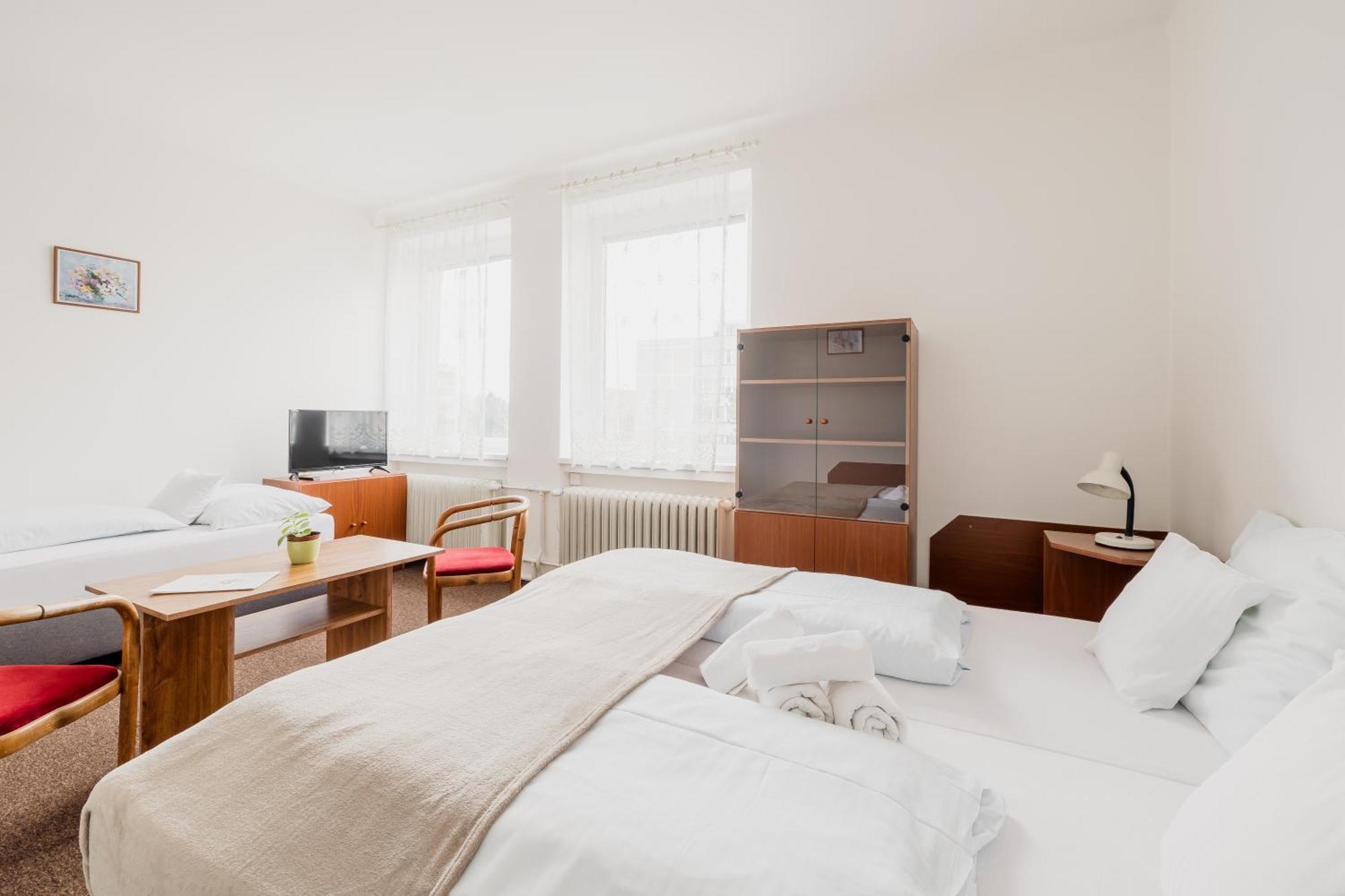Hotel Dobruška Kültér fotó